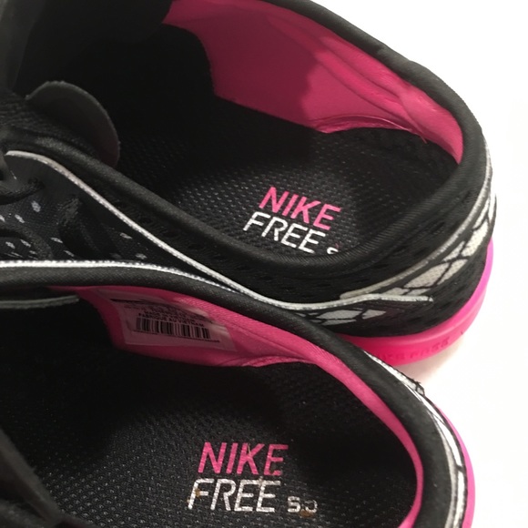 NIKE FREE WOMENS SHOES - Picture 2 of 4